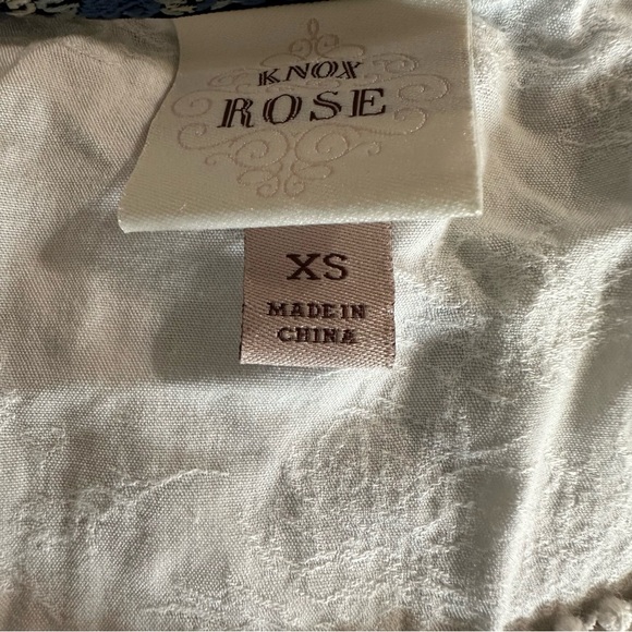 Knox Rose Cream Blouse with Flutter Sleeves and Boxy Style - Picture 4 of 5